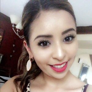 Meet your Posher, Iris